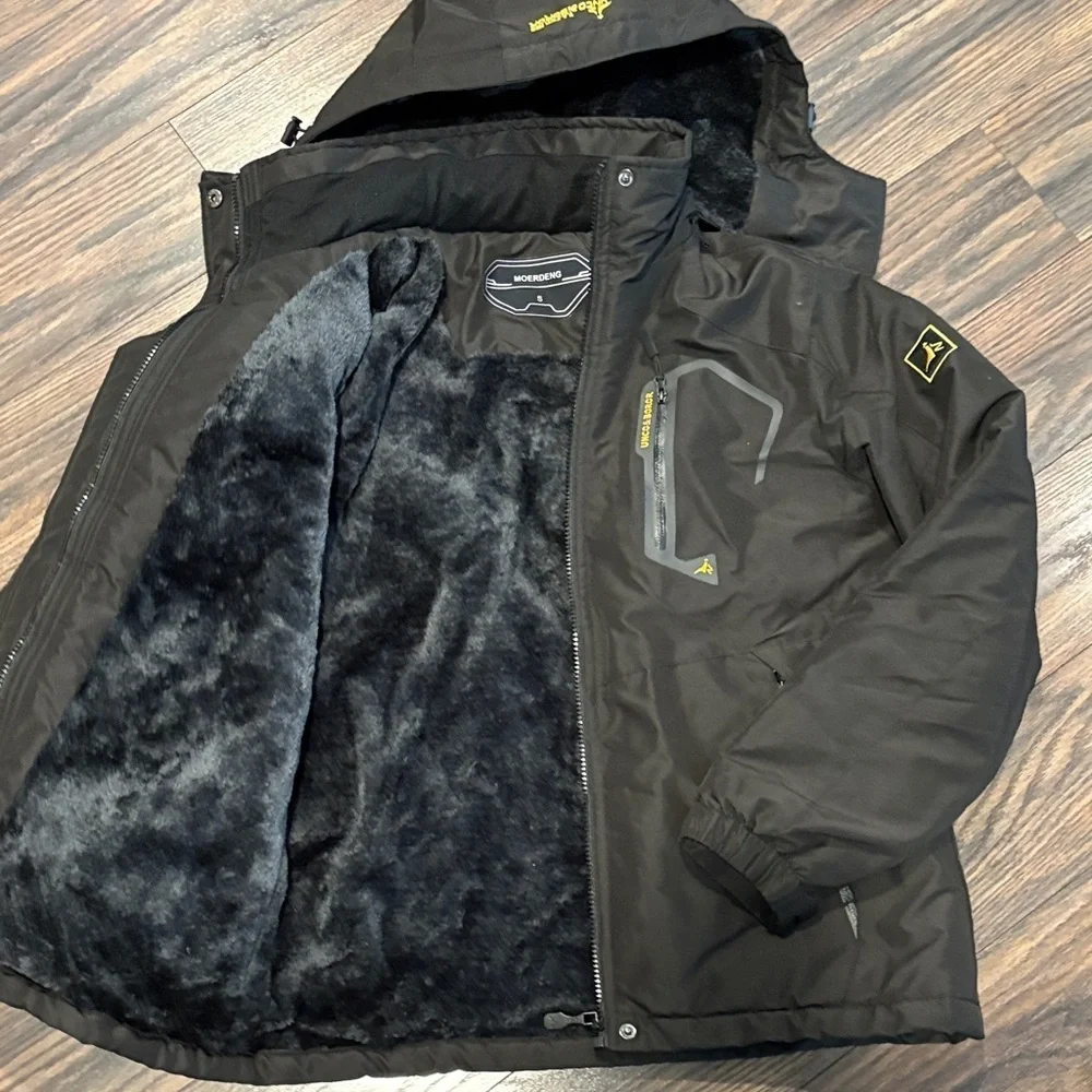 Black Hooded Jacket with Yellow Accents by Uncover & Boror V.A. Tor 189 (small)